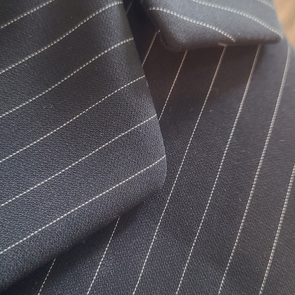 Tahari Pin Stripe Pant Suit S 14